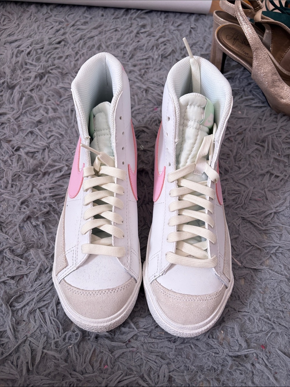 Nike Mid-Top Sneakers in White and Pink